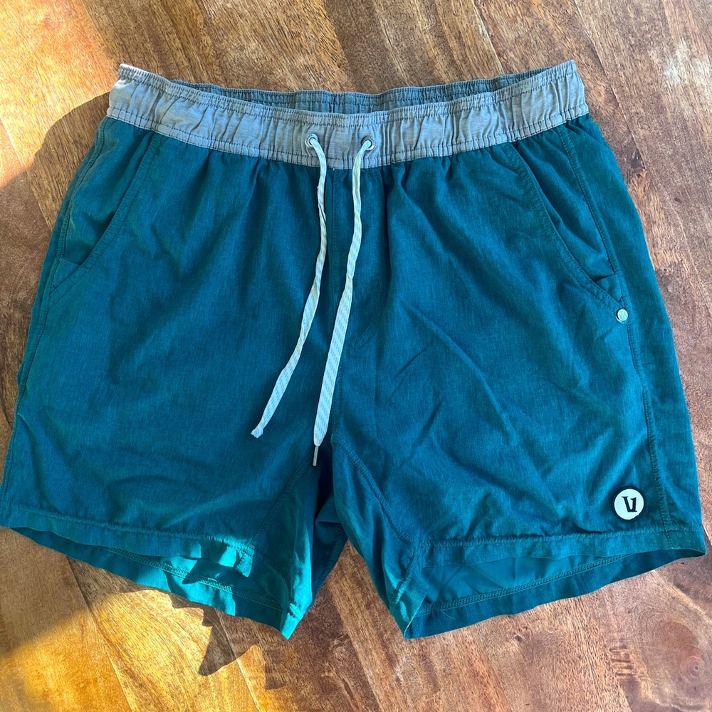 Vuori Kore Performance shorts - mens medium - 5” inseam - w/liner -Emerald Green